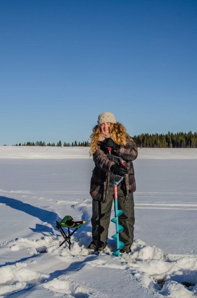 Discover ice fishing live game